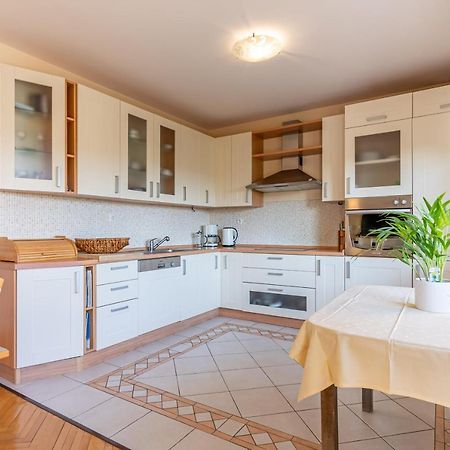 Apartment Luno Kaštela Екстериор снимка
