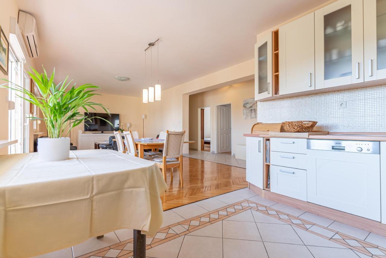 Apartment Luno Kaštela Екстериор снимка