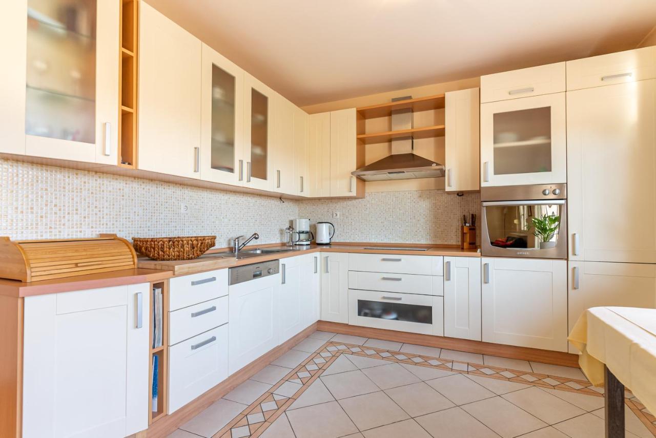Apartment Luno Kaštela Екстериор снимка